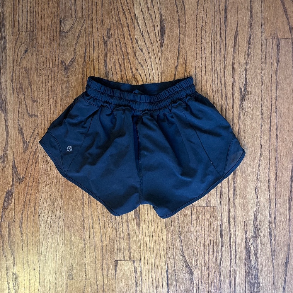 Lululemon Hotty Hot Low-Rise Lined Short 2.5" Black Size 2